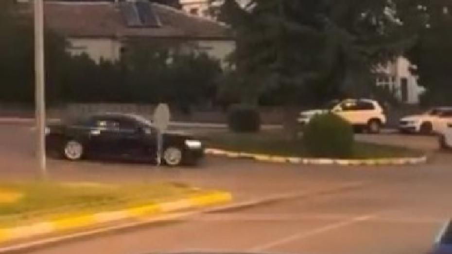 Plakasını örterek drift yapan sürücü tekrar drift yaparken görüntülendi