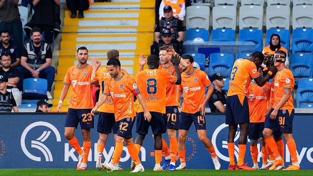 İstanbul Başakşehir, Kocaelispor'u Ağır Bir Yenilgiyle Geçti