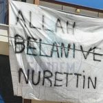 Binanın üzerinde asılı dev pankartı görünce dönüp tekrar baktı – Son Dakika Türkiye Haberleri