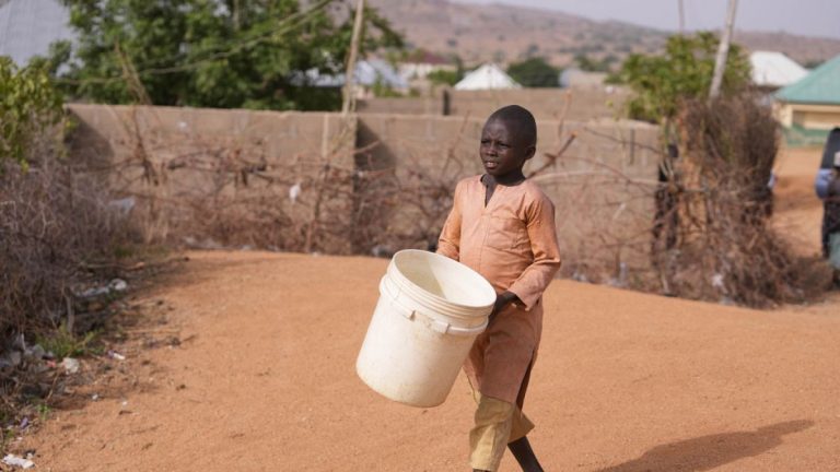Yarım milyar çocuk atalarının yaşadığından daha sıcak bir dünyada yaşıyor