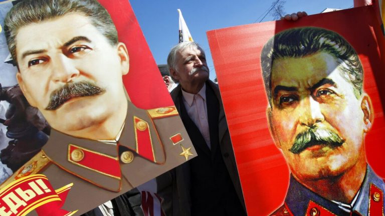 Stalin, Çavuşesku, Escobar: Tartışmalı tarihi şahsiyetlerin hediyelik eşyaları yasaklanmalı mı?