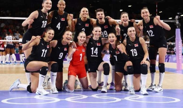 Voleybolcularımız Dominik'i yenerek olimpiyatlarda çeyrek finale yükseldi – Son Dakika Spor Haberleri