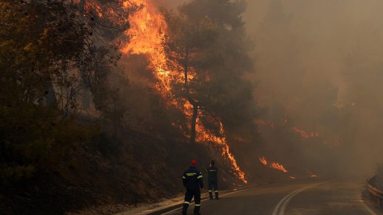 Türkiye'den Yunanistan'a yardım: 2 uçak ve 1 helikopterin gönderilmesi için çalışmalar başladı