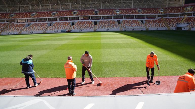 Malatya'nın ilk stadı depremden sonra kapılarını açıyor...