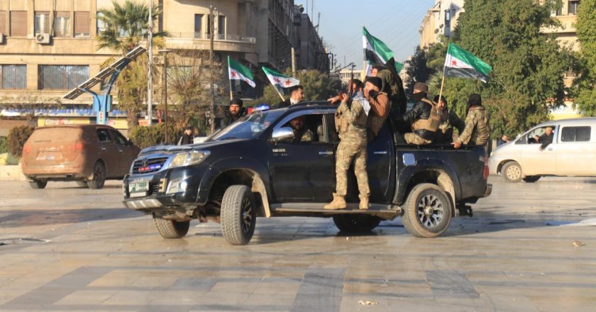 Suriye rejiminin Deyrizor’dan taşımaya başladığı güçlerin yerini PKK/YPG işgal ediyor.