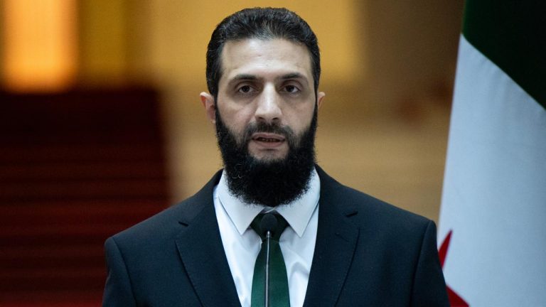 Suriye Cumhurbaşkanı Şara Geçici Anayasa Bildirgesini imzaladı