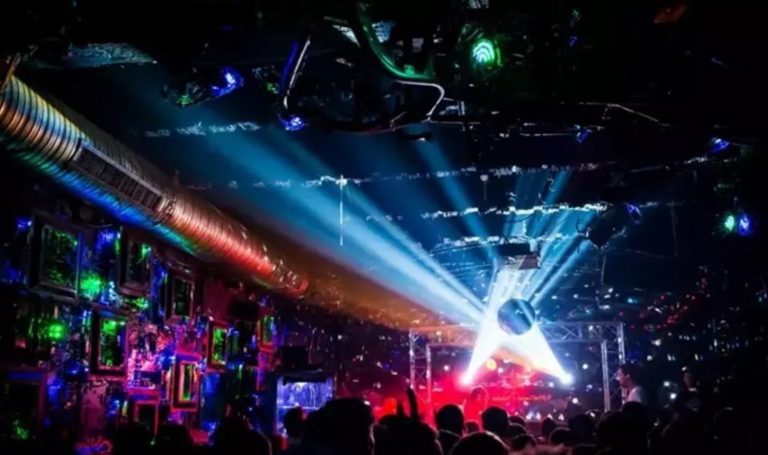 Kredi kartından eğlence merkezinde uyuyan 370 bin lira şahsen alındı, garson tutuklandı – Türkiye haberlerini kırdı