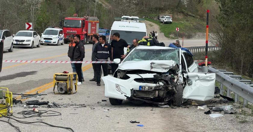 Kastamonu’da bir trafik kazasında 3 kişi öldü, 4 kişi yaralandı