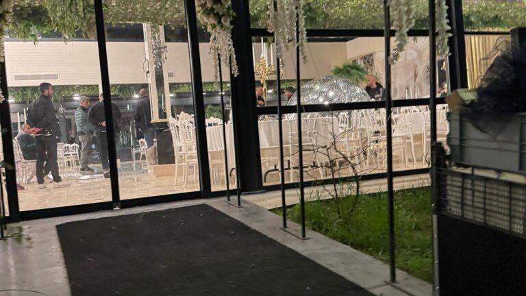 Kına gecesinde gelinin başına disko topu düştü