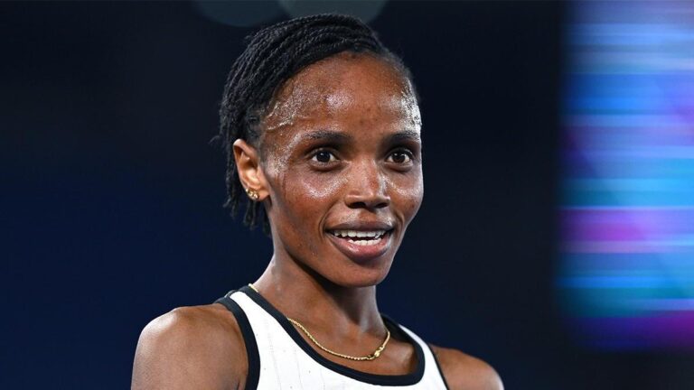 Kenyalı atlet Beatrice Chebet, dünya rekoru kırdı