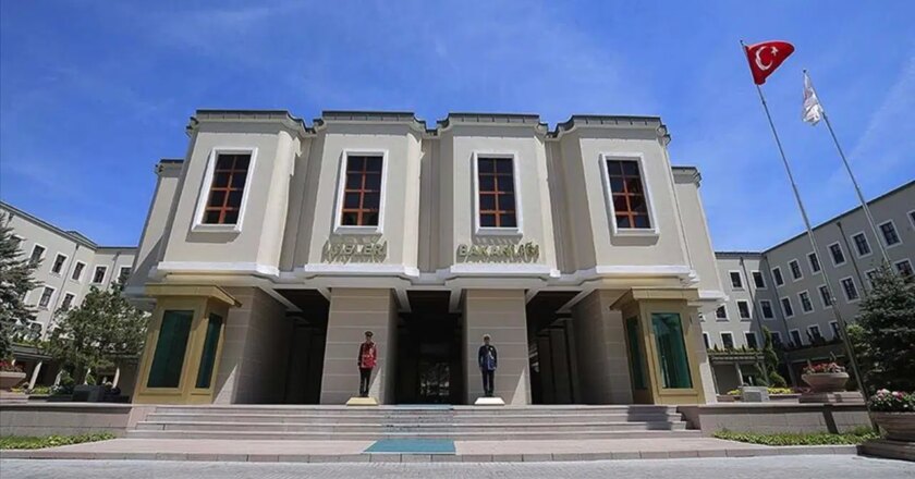 İçişleri Bakanlığı’ndan ‘Atatürk fotoğrafı’ açıklaması: ‘Amaç siyasi partilerin değil, Türk bayrağının kullanılmasıdır’ – Son Dakika Siyaset Haberleri