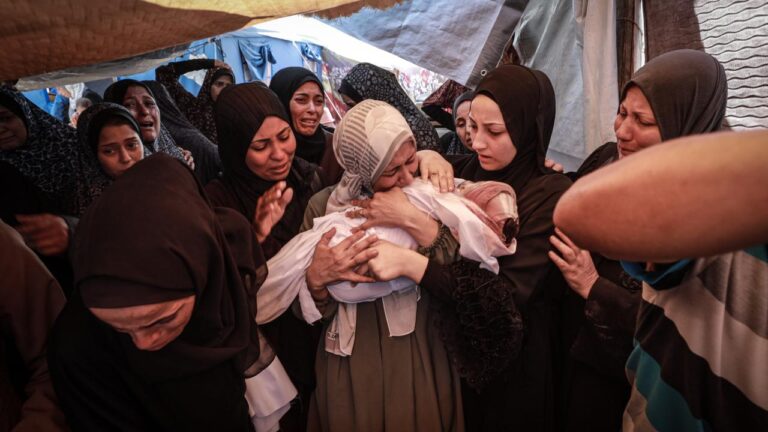 Soykırımcı İsrail dün sabahtan beri 85 Filistinliyi öldürdü