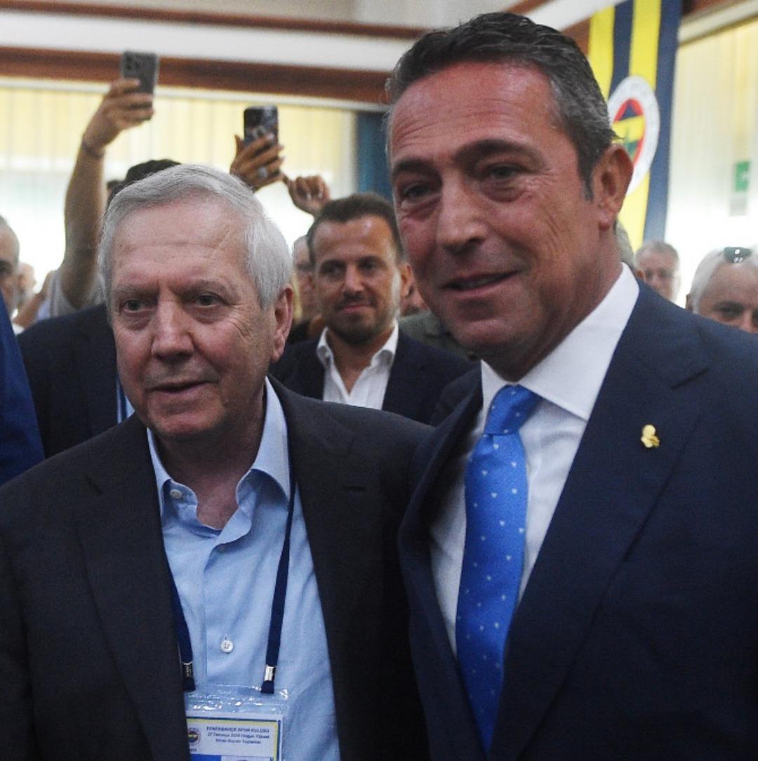 Aziz Yildirim, olağanüstü Fenerbahce Genel Kurulu önünde Vision 2035 toplantısına katıldı! Son kanepeye gittim. Talihsizliği gördüğümü söyledi, kafası karıştı ... 4