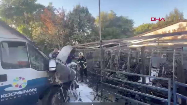 Kayseri’de belediyeye ait temizlik şefliğinde çıkan yangında 8 araç hasar gördü – Son Dakika Türkiye Haberleri