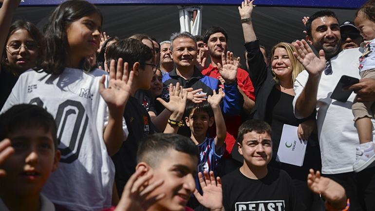 Astronot Gezeravci'den gençlere uyarı: Hayallerinizi önler