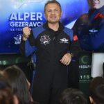 Astronot Gezeravcı’dan gençlere uyarı: Hayallerinize engel olur