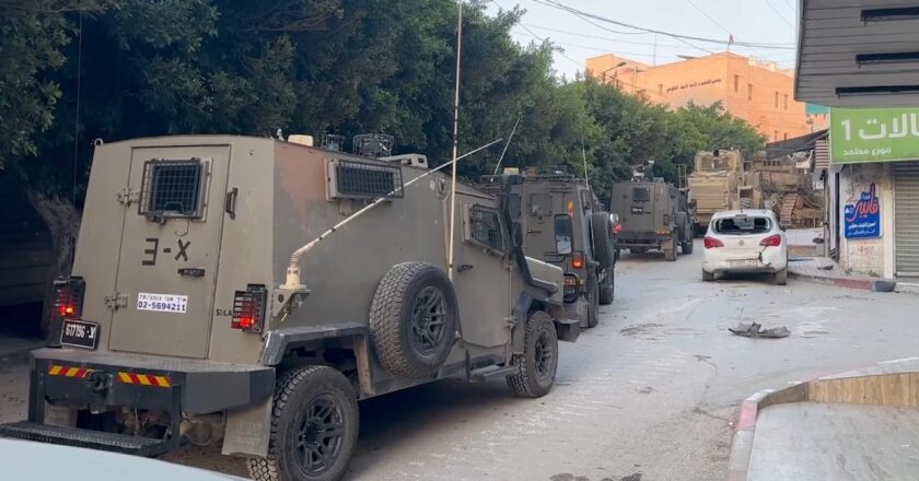 İşgalci İsrail ordusu, Batı Şeria’da 2’si çocuk 12 Filistinliyi gözaltına aldı