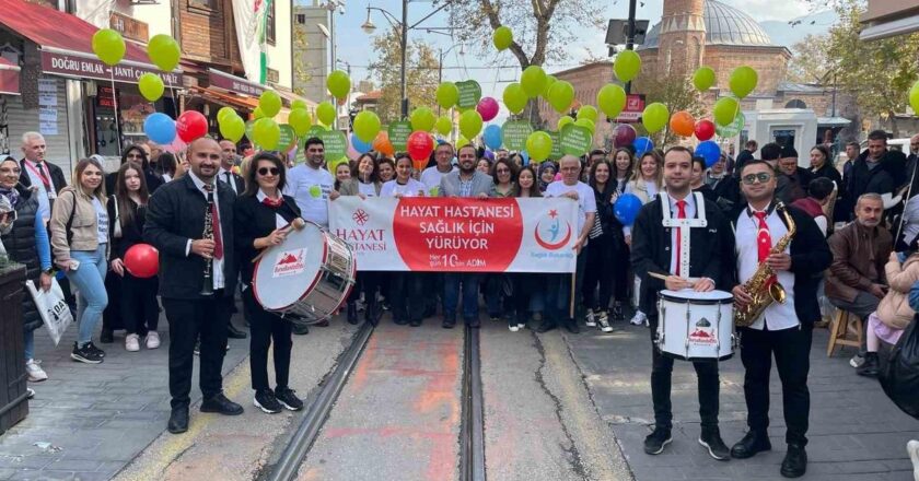 Sağlık çalışanları diyabete dikkat çekmek için yürüdüSağlık Haberleri