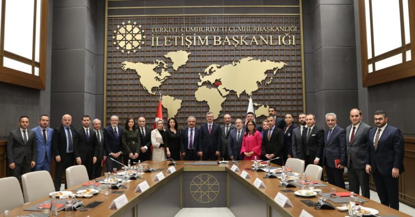 İletişim Başkanı Duran, Türkiye Basın Federasyonu heyetini kabul etti