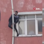 Sultangazi’deki Yangında Hayat Mücadelesi Görüntülendi