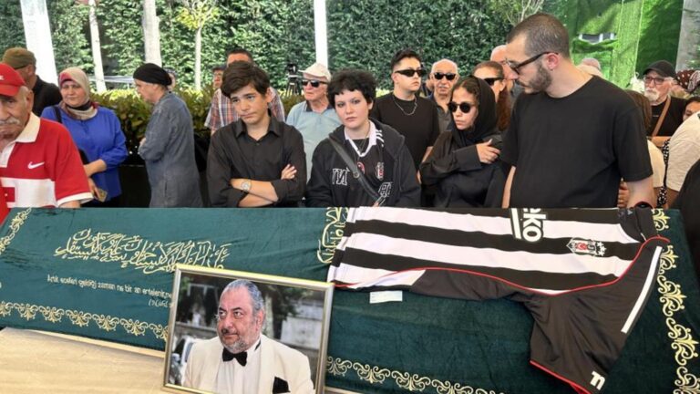 Reha Muhtar’ın tabutu başında ilginç anlar! Poyraz Mina’yı uyardı