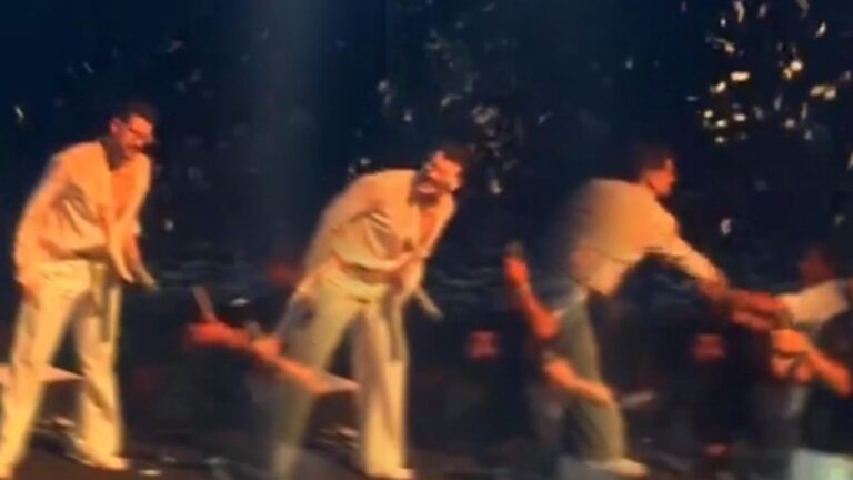 Kerimcan Durmaz konserinde gergin anlar! Yüzüne konfeti patlattı kendini tutamadı