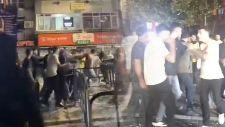 Rapçi Poizi’nin konseri karıştı! Tekme ve yumruklu kavga kamerada